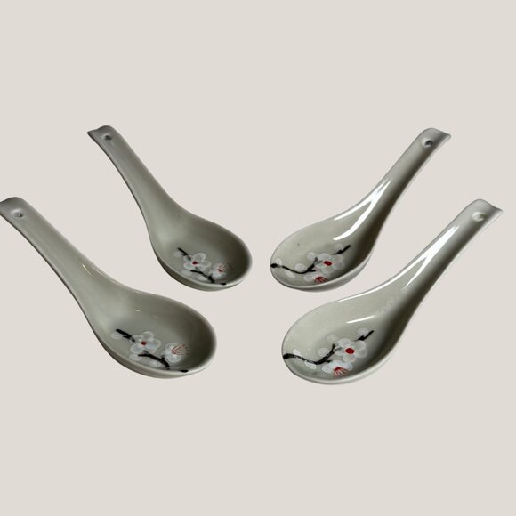 One Set of Hand Painted Asian Spoons (4) - Picture 1 of 6